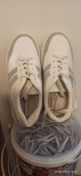 Продават се унисекс Спортни обувки