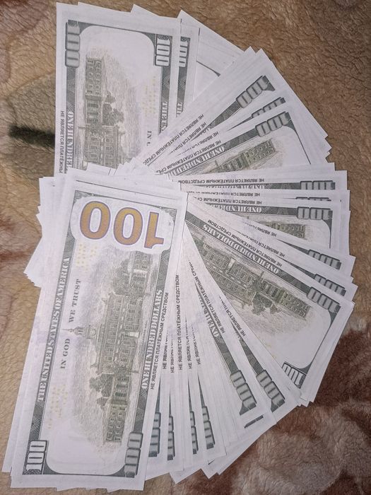 Продам по штучно сувенирные доллары (не настоящие)