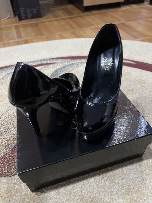 Pantofi cu toc / marime 39