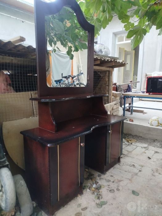 Продам тримо телевизор и подставка для тв
