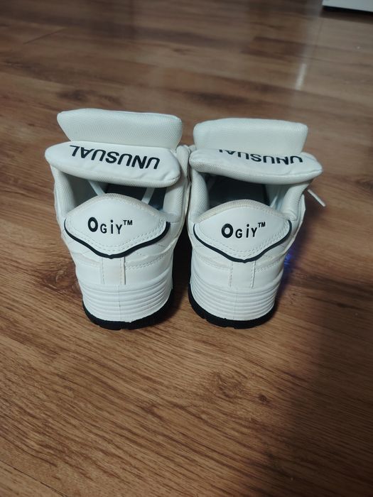 Adidasi albi unisex
