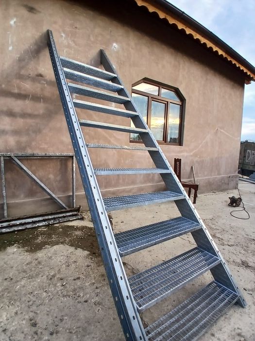 Scari zincate galvanizate pentru exterior