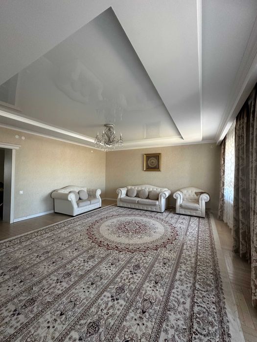 Сдается 8-ми комнатная квартира