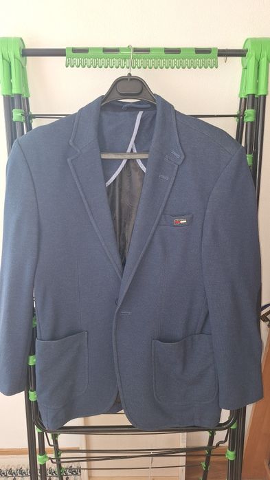 Продаются пиджаки по 2000 тг.  Б/У.