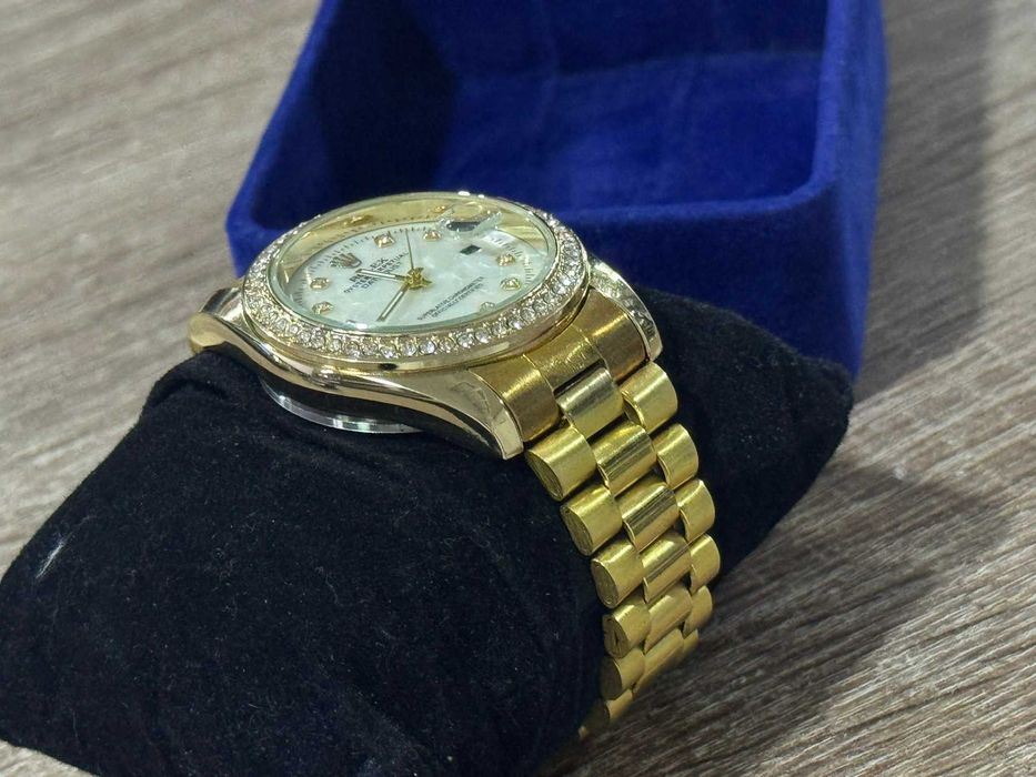 Луксозен дамски часовник Rolex Datejust Gold