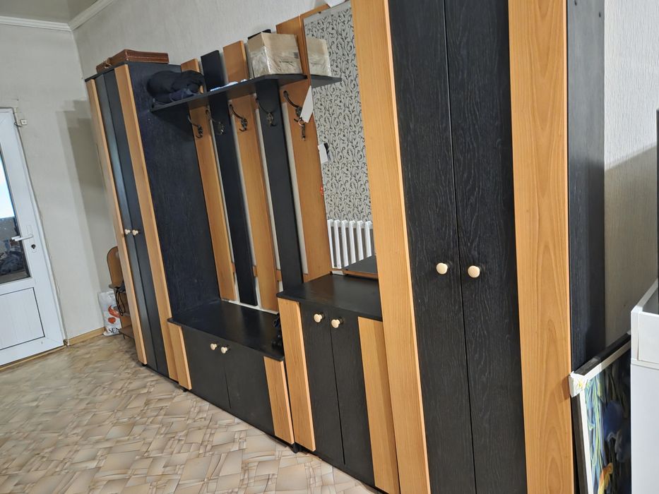 Срочно продам комод,,2 тумбочки