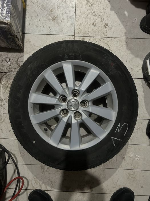продам оригинальные диски тойота,с шинами от короллы 150