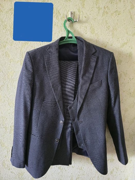 Продам костюмы тройки и двойка