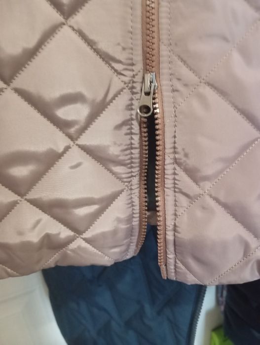 Продам женскую куртку-бомбер