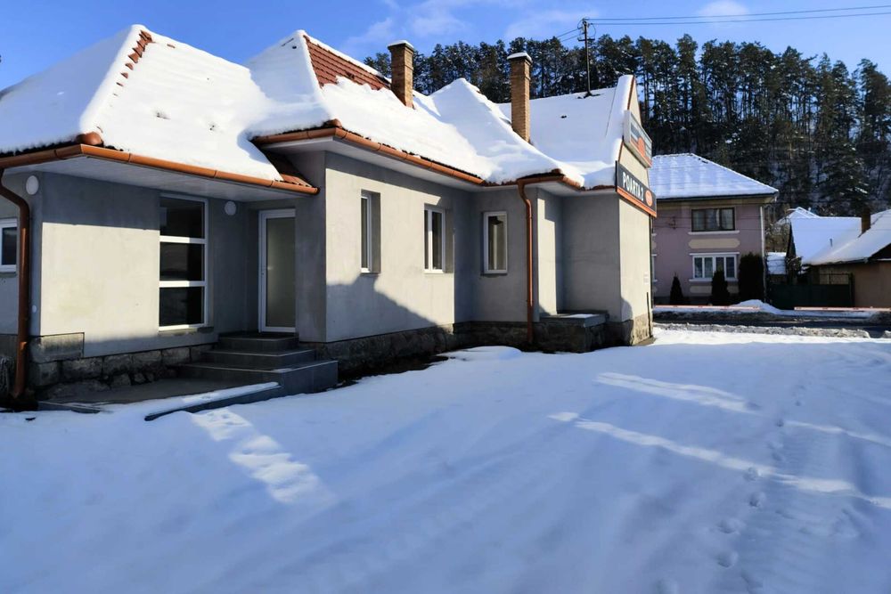 Clădire renovată de închiriat pentru activități comerciale în Sovata