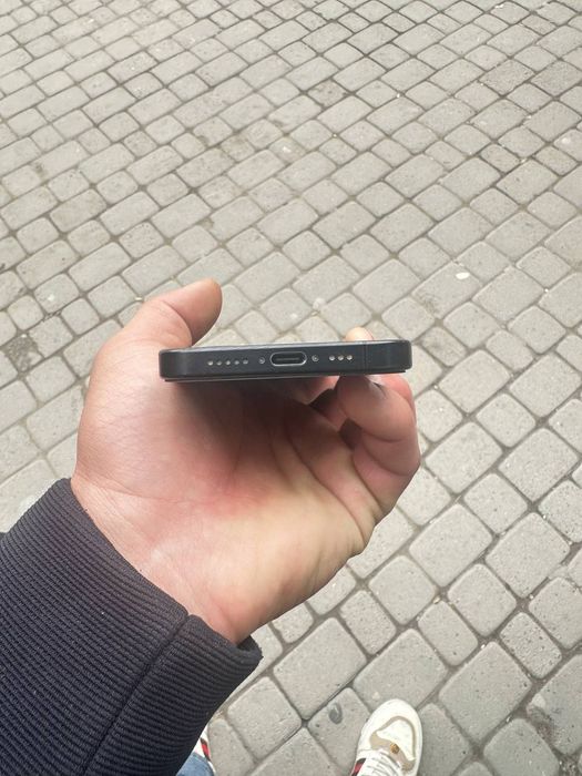 Iphon 15 pro   256 xotira,87 %batareya.  Holati, ideal