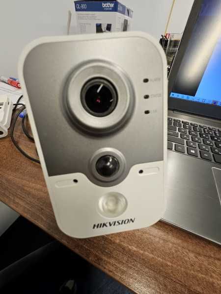 IP Камера Hikvision DS-2CD2442FWD-IW – 4MP, Wi-Fi, 2.8 mm обектив