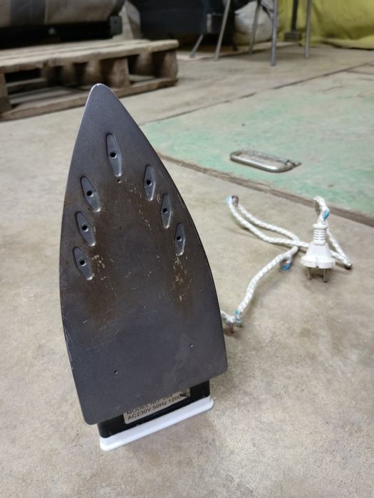 Продам утюг для дома б/у