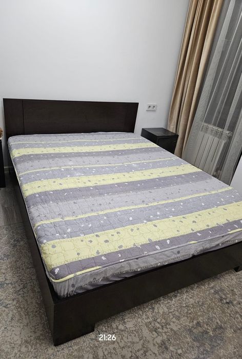 Кровать без матраса