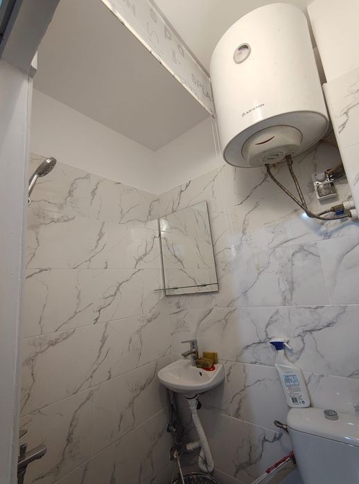 Închiriez garsonieră