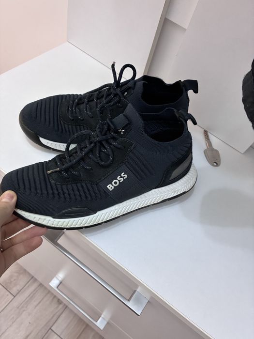 Adidasi boss  barbati