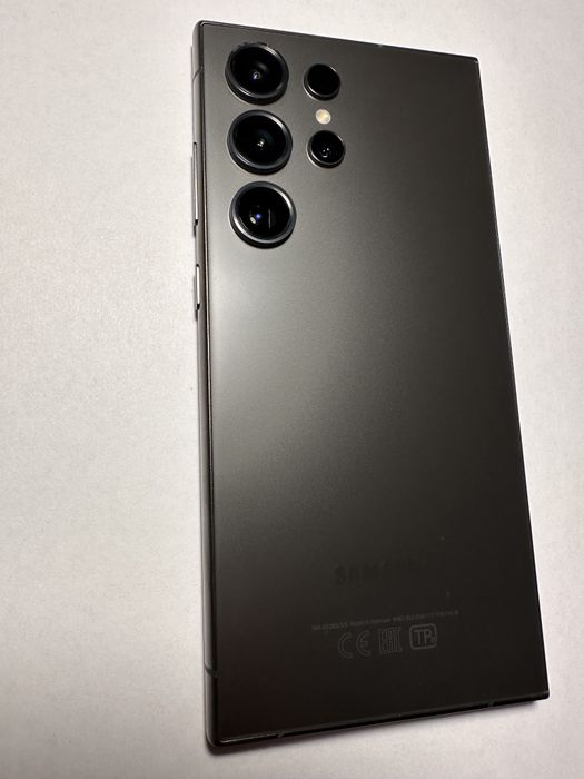 Продам Samsung Galaxy S24 Ultra 1 tb