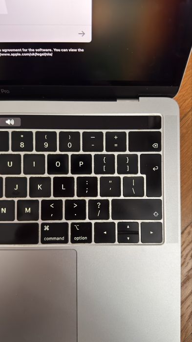 Macbook Pro i5 touchbar 2018/2019 full box