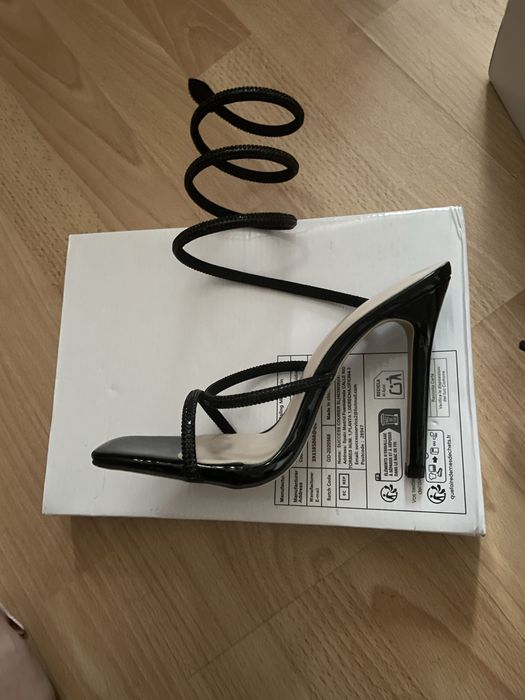 Токчета черни брокат