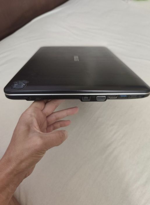 Лаптоп Asus  R540Y