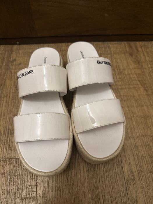 Продам белые сандали Calvin Klein Jeans Frances