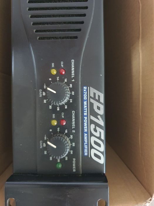 Boxe bluetech cu tot cu stație behringer și mixer DJ