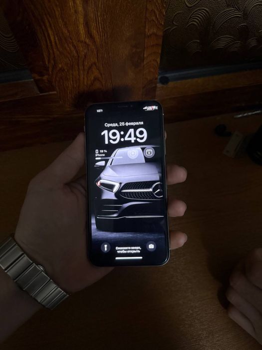 Iphone x telefoni xotirasi 64 talik rangi oq batareka uselenya qoyilga