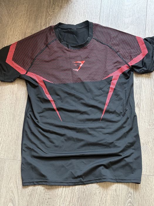 Gymshark rushguards, different colours, sizes:M and L