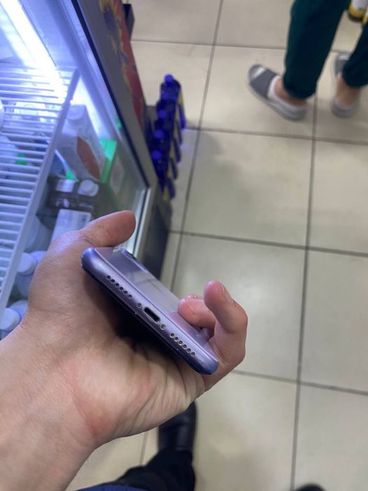 Iphone 11 srochna sotiladi