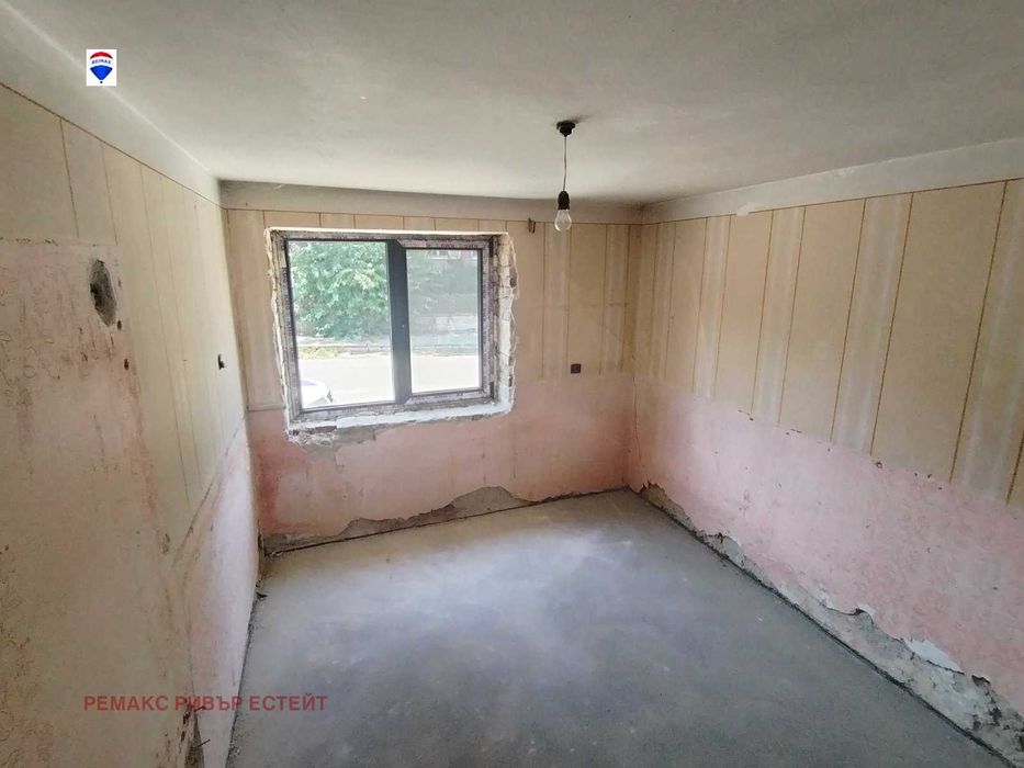 Къща на два етажа в с. Горно Абланово, обл. Русе