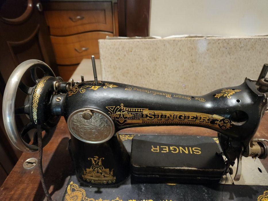 Masina de cusut singer  funcțională!!
