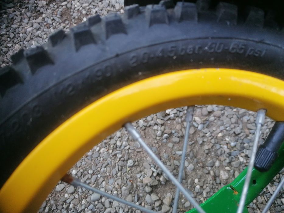 Bicicleta copii  cu roți ajutatoare 3-5 ani Pret fix 200 lei