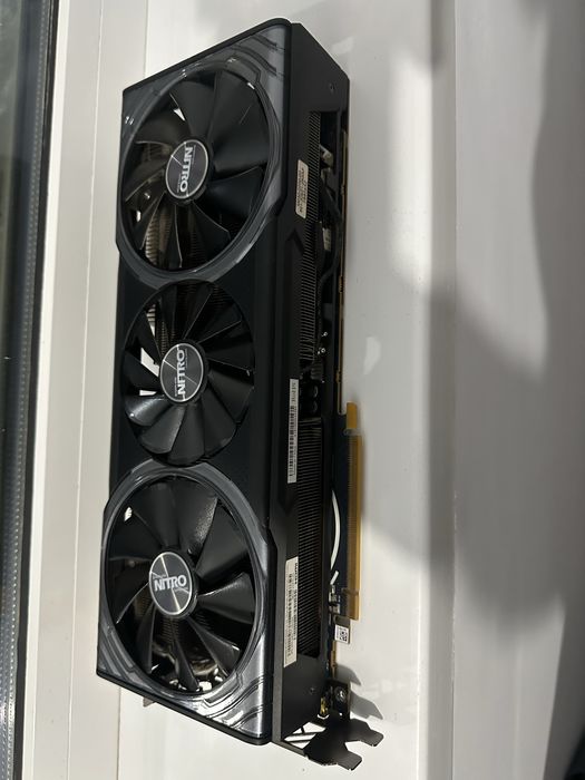 Sapphire Nitro+ RX Vega 64 8GB – мощна гейминг видеокарта