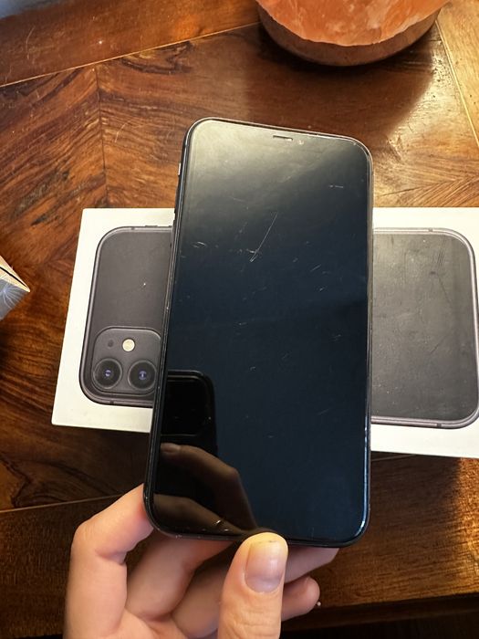 iPhone 11 128G със следи от употреба