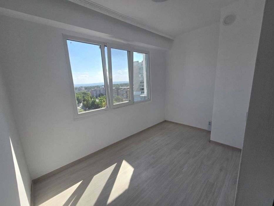 Продава се Тристаен апартамент в Шумен, Военно училище - 65 кв.м за 1569 €/кв.м - Снимка #2