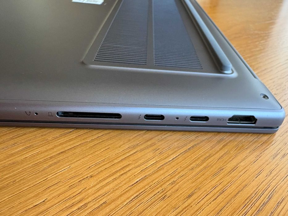 Продавам лаптоп LENOVO IDEAPAD PRO 5  OLED dislay
