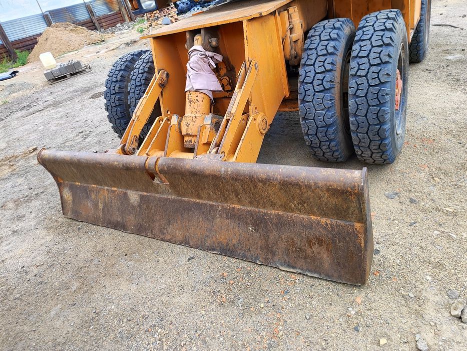 Продам срочно колесный экскаватор