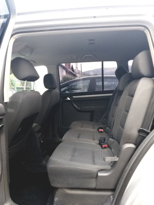 Vând Volkswagen Touran