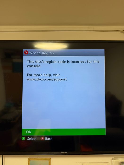 Consola Xbox 360 S defectă+Maneta  Citiți descrierea  !!!