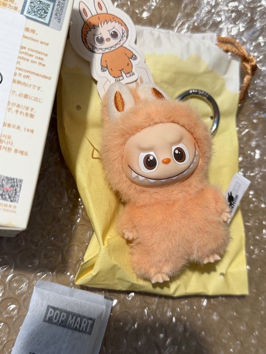 Оригинал The Monsters Pin for Love (Labubu)  Pop Mart  - Буква “J”