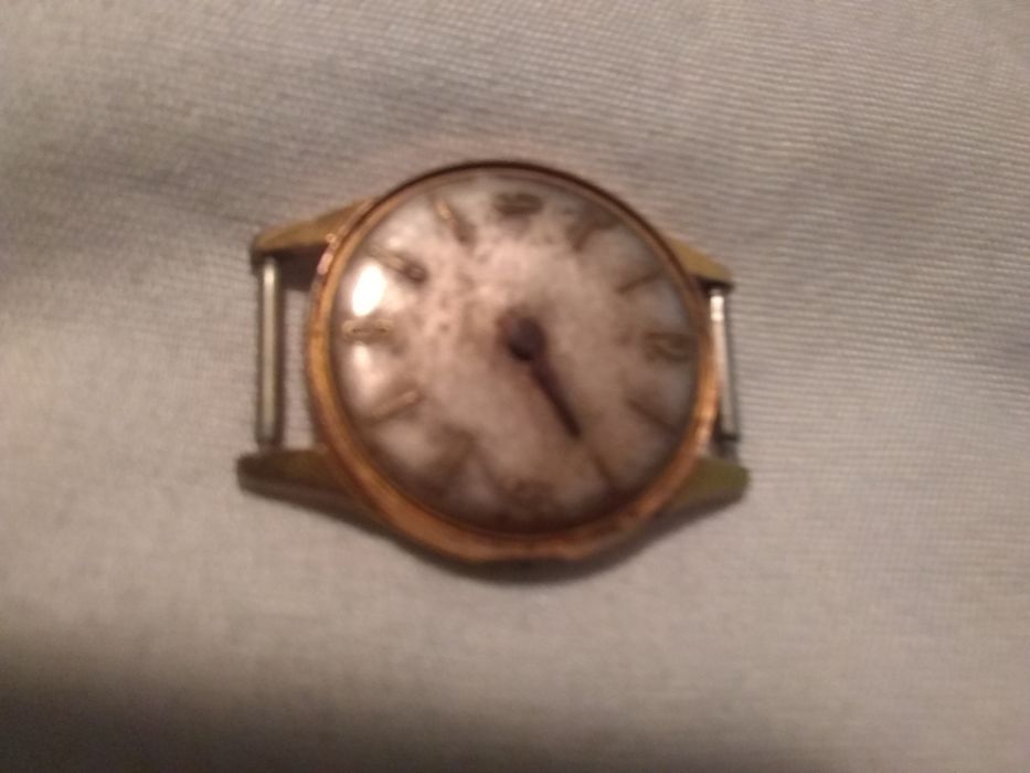 Vind ceasuri vechi elvetiene care nu functioneaza,doar pentru piese.