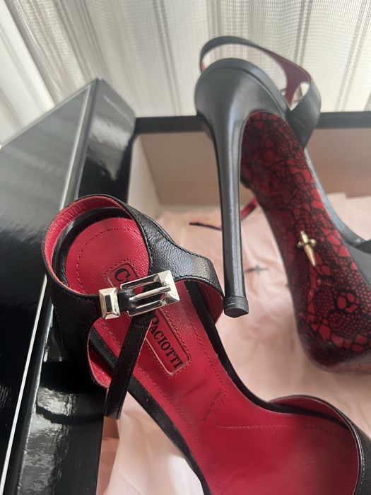 Обивки с висок ток Cesare Pachoti