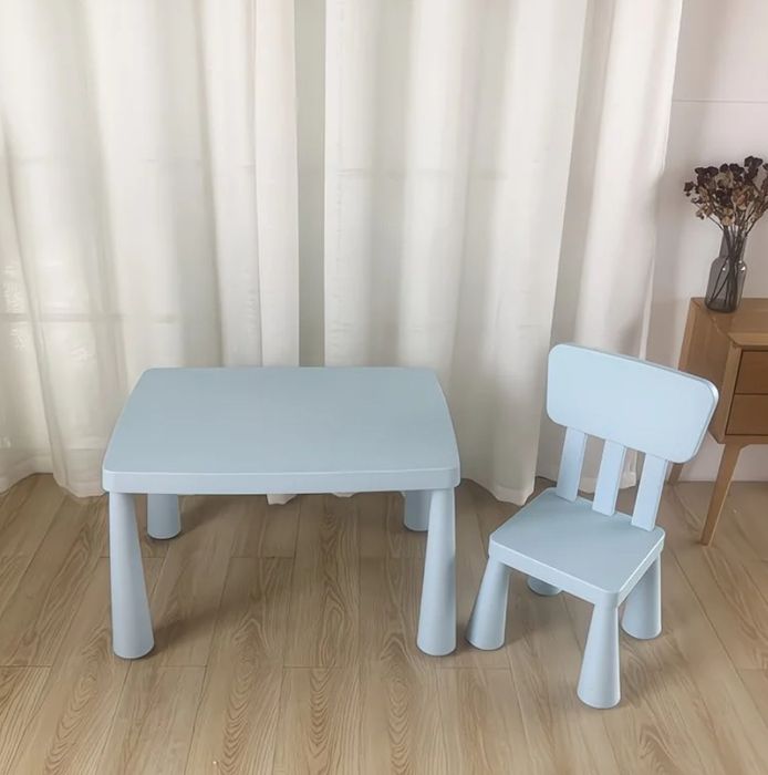 Продам детский стол со стулом