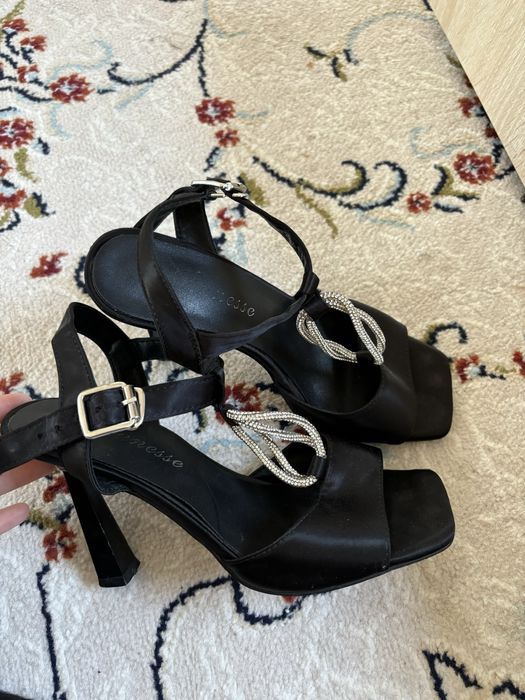 Женские туфли элегантные