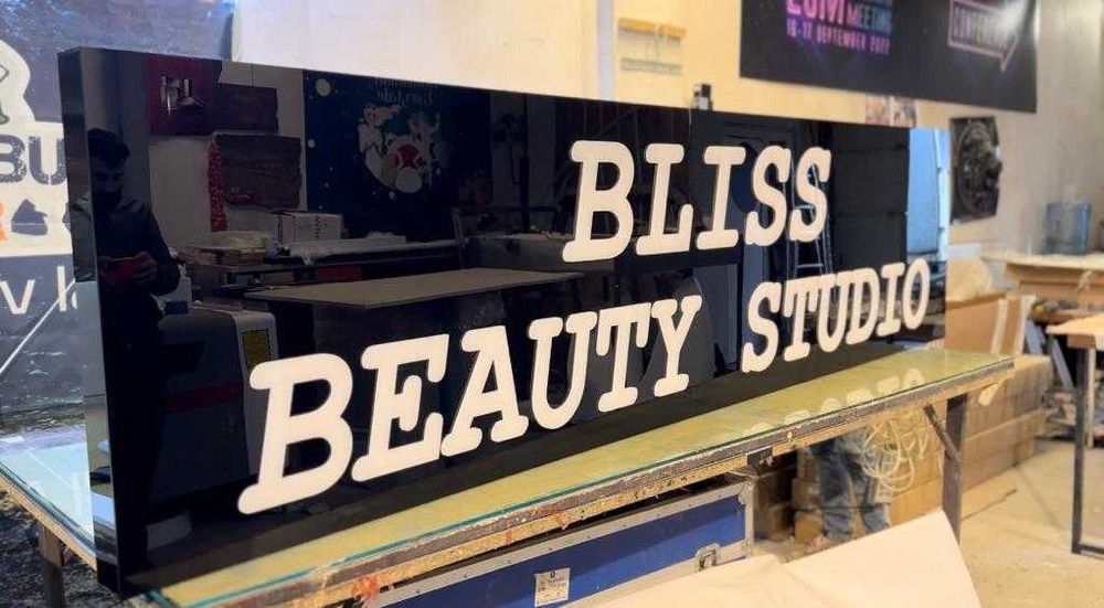 Firme luminoase salon infrumusetare&Litere volumetrice