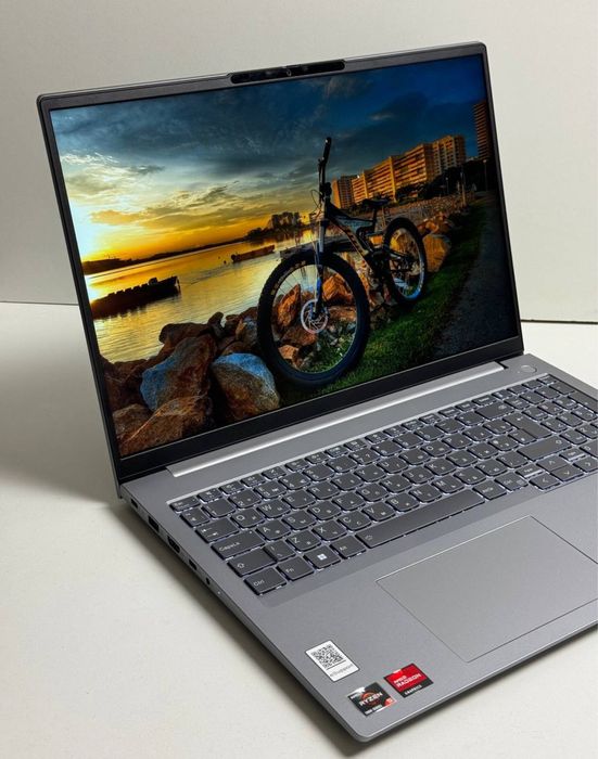 Noutbuk LENOVA 16 GB / 512 GB