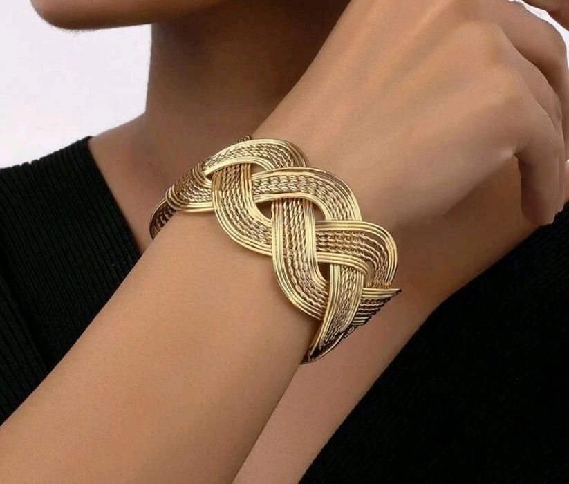 Елегантна гривна