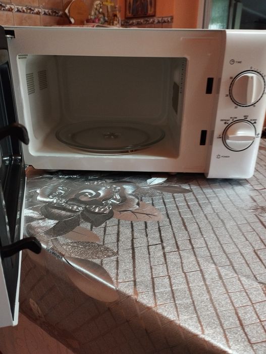 Cuptor de Microunde Heinner