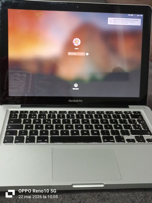 Vând mac book pro 2010