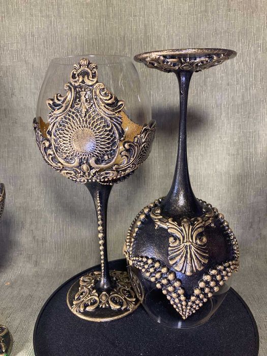 Ръчно декориран сет от 5 части - 4 чаши и декантер в злато